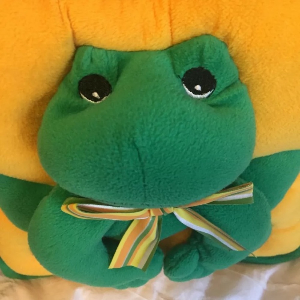 3-D children’s frog 🐸 accent pillow - Picture 12 of 16